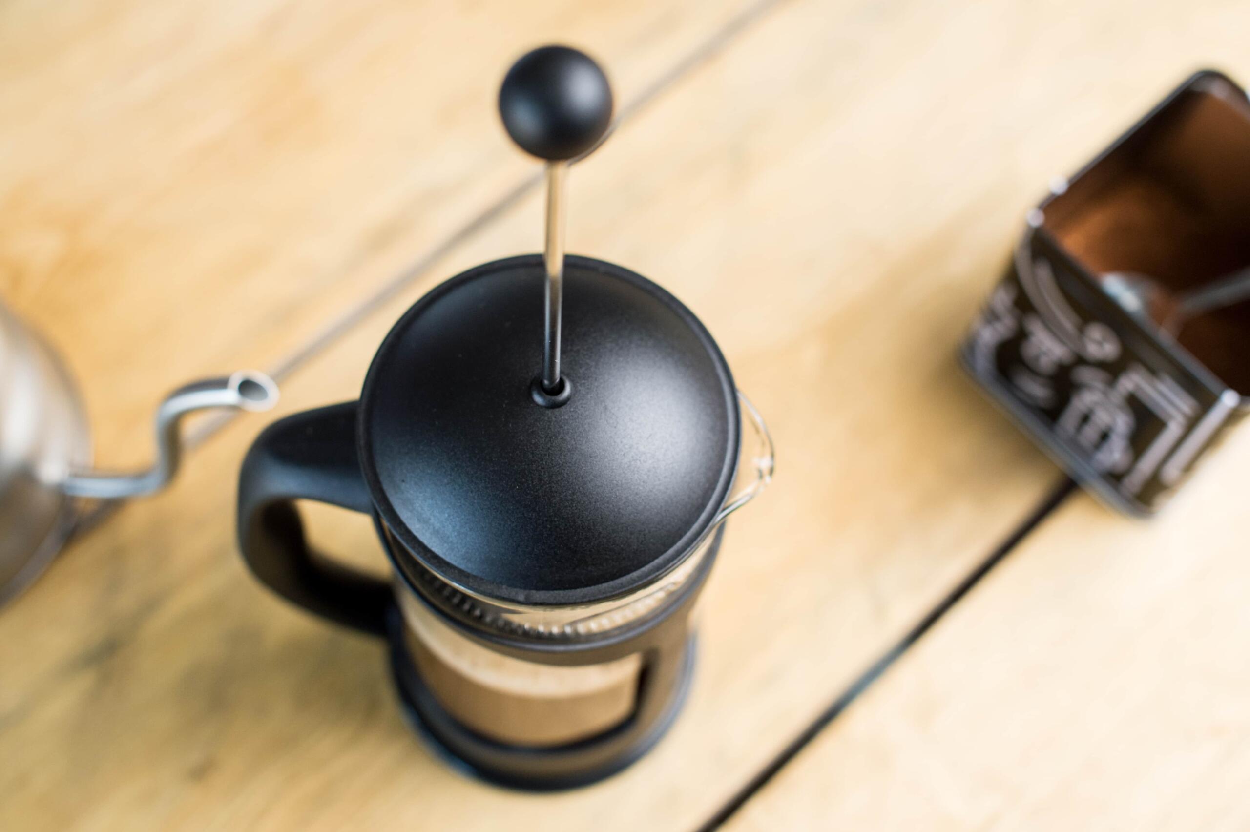 Overhead shot of cafetiere with plunger up 