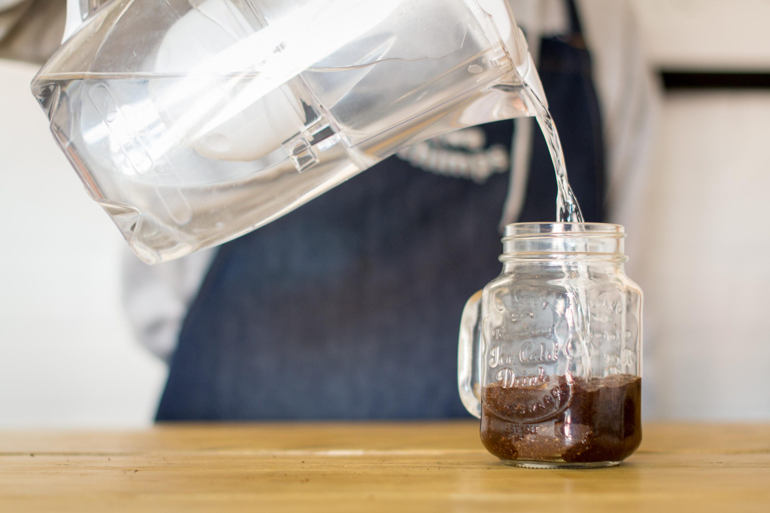 Making cold brew coffee with filtered water 