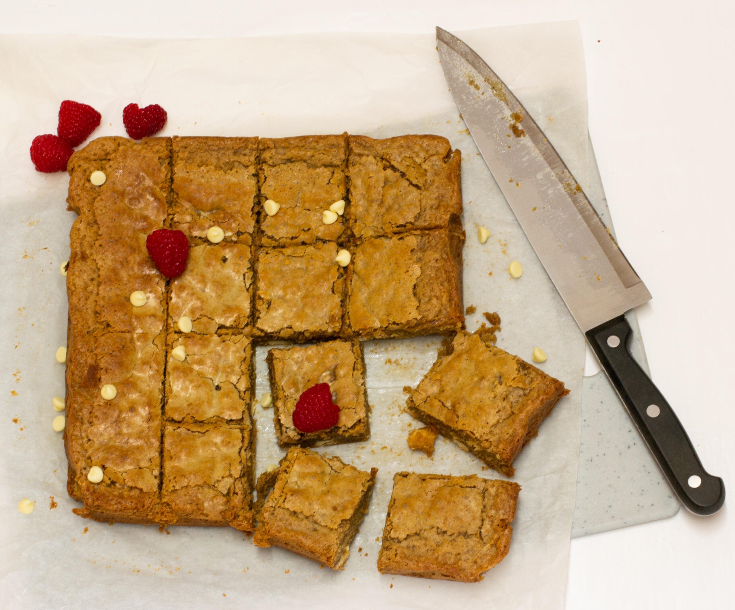 Cutting coffee blondies with large knife