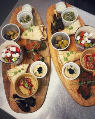 Vegetarian Greek mezze platter 